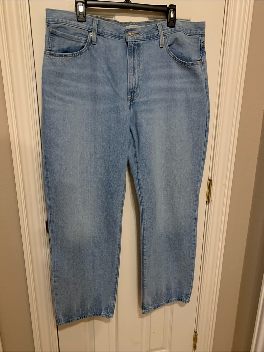 Men’s Levi’s Light Wash ‘94 Baggy Size says 34 but it Measures 40” Waist.Ins 31”